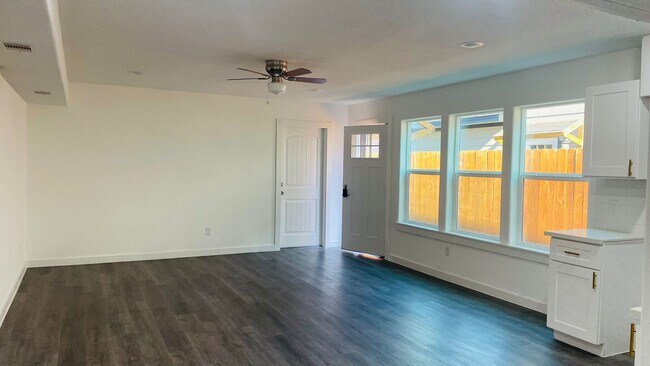 Foto del edificio - ? Live in Style: 3-Bed, 2.5-Bath Houston H...