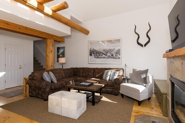 Foto del edificio - 7 Saddle Ridge Rd