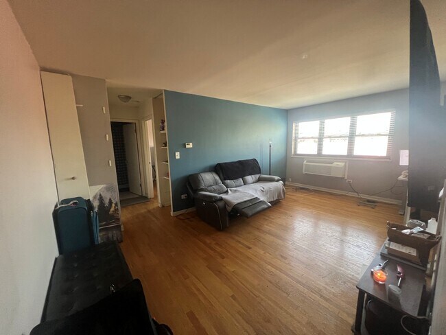 Living Room - Greenview Apartments