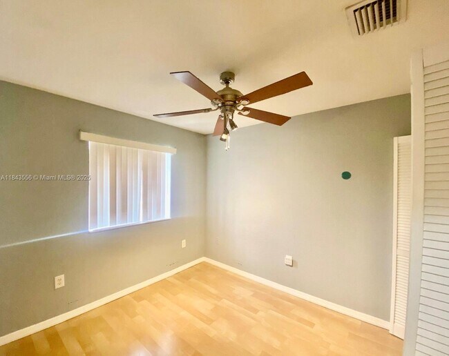 Foto del edificio - 2184 NE 167th St