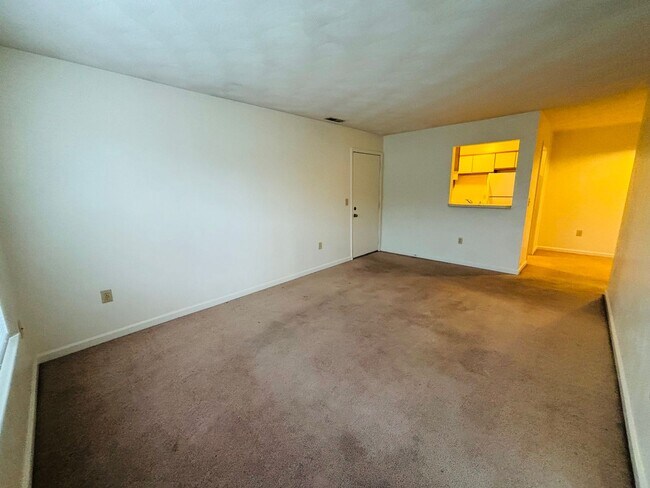 Building Photo - 2 Bedroom, 1 Bath