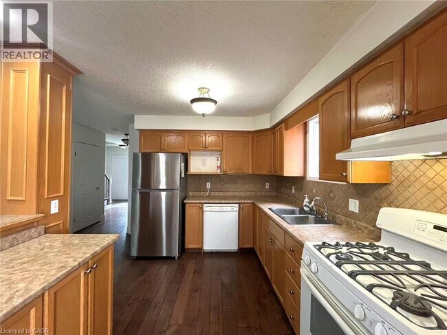 Building Photo - 106 Mountain Mint Crescent