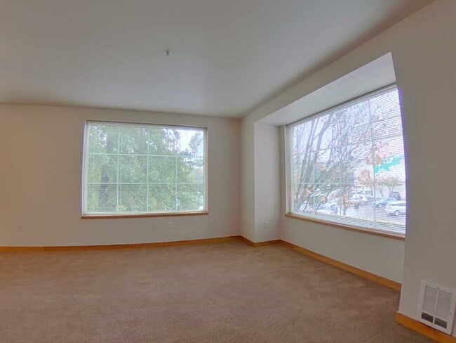 Living - 1415 SW Alder St