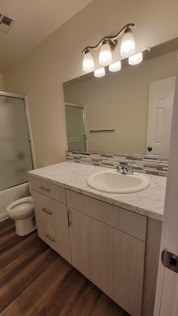 Foto del edificio - 2 Bdrm Duplex