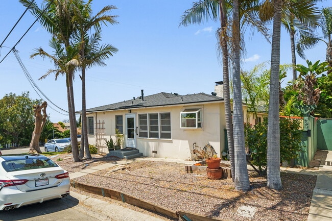 Building Photo - 420 Thalia St