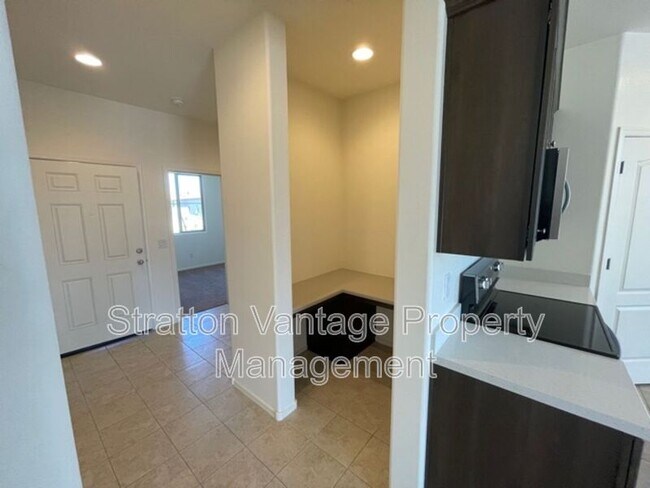 Building Photo - 1635 E Kingman Pl