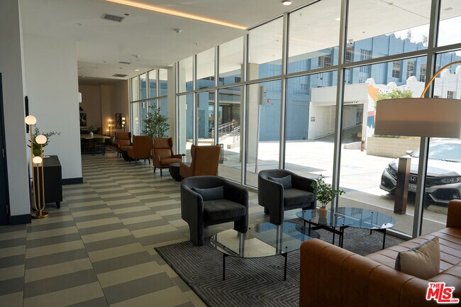 Foto del edificio - 800 S Western Ave