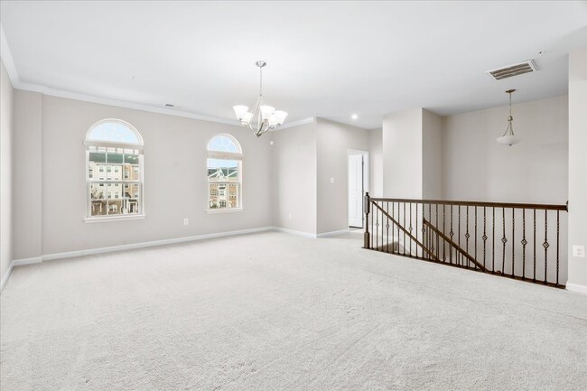 Foto del edificio - 6026 Forum Sq