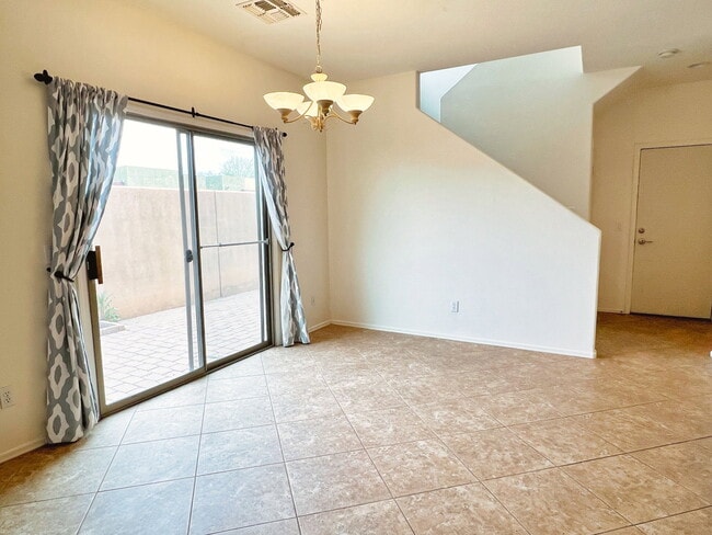 Building Photo - 113 E Palomino Dr