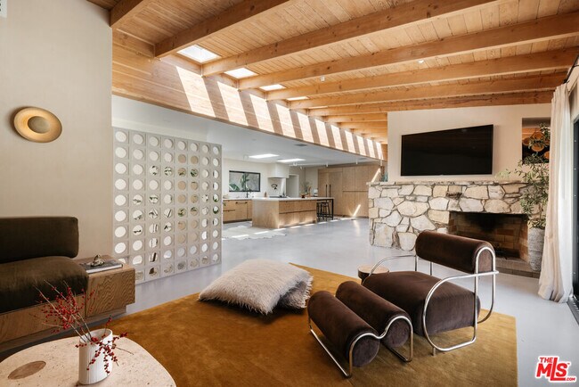 Building Photo - 5352 Hinton Ave