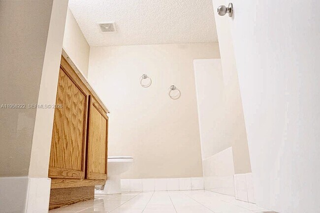 Foto del edificio - 9909 Westwood Dr