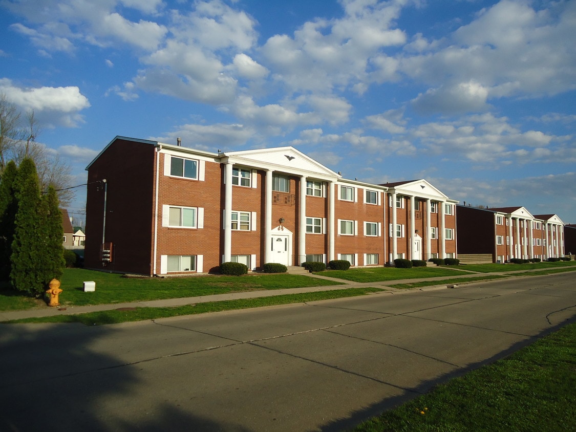 Front of Building - 3800 25th St