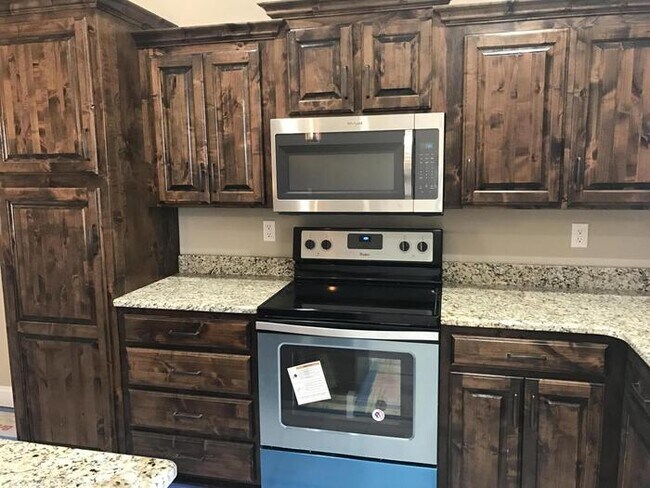 Building Photo - BRAND NEW custom built home in Marionville!