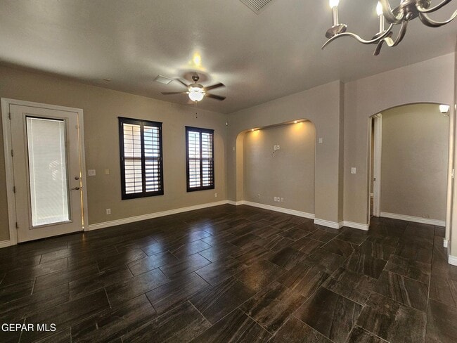 Building Photo - 545 Oilfield Dr