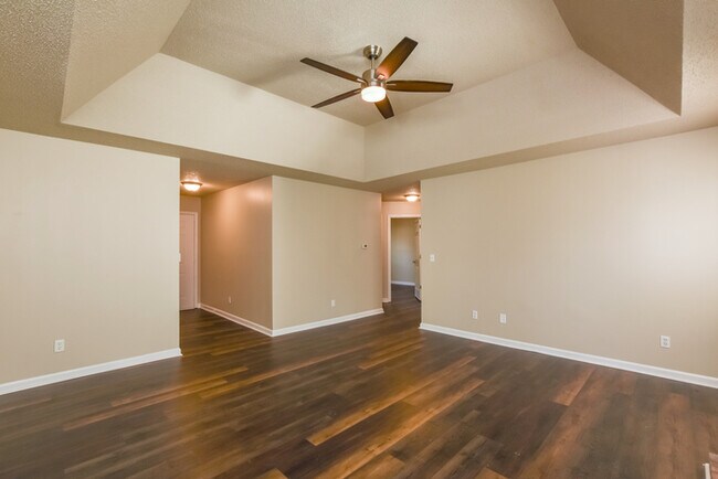 Building Photo - Beautiful 3 Bedroom Home