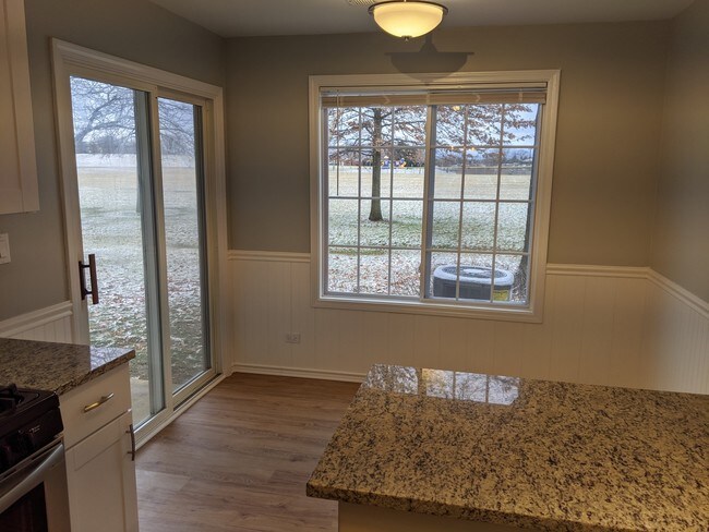 Building Photo - 280 Ashbury Ln W