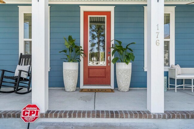 Building Photo - Better than new 4 bedroom + office on larg...