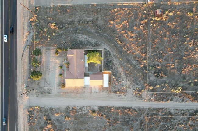 Foto del edificio - 7653 Phelan Rd