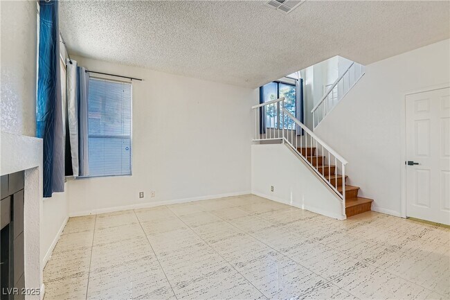 Building Photo - 3217 Symphony Dr