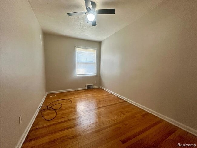 Foto del edificio - 15059 Evergreen Rd