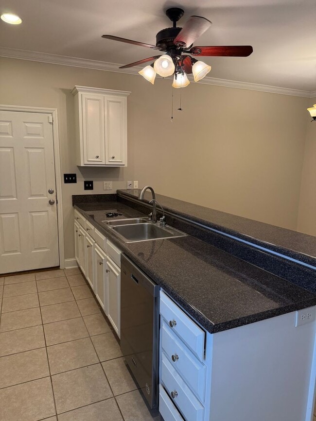 Building Photo - 1633 Devon Dr