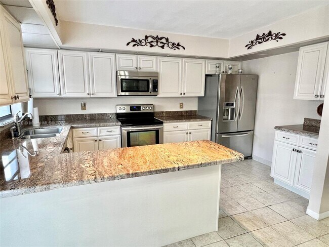Foto del edificio - 8206 SW 23rd Ct