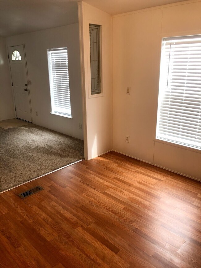 Foto del edificio - 421 N 200 W