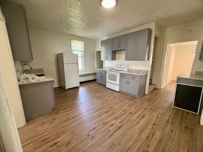 Foto del edificio - NWA - Owner Contribution Needed - 539 &amp; 541 S Market St