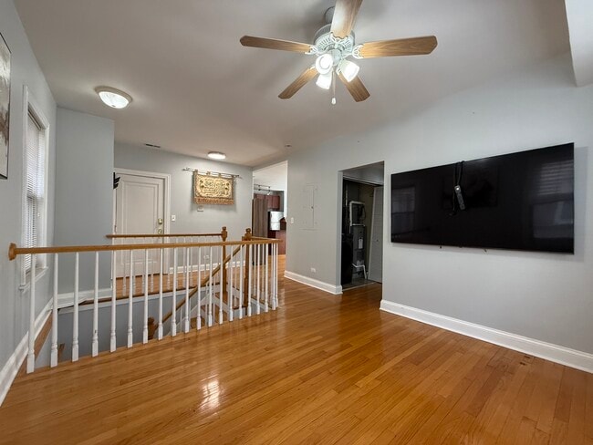 Building Photo - 2611 W Rosemont Ave
