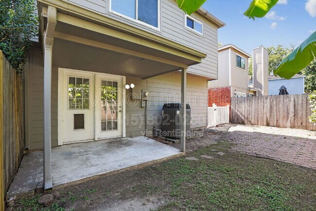 Foto del edificio - 5907 Cinnamon Creek Cir