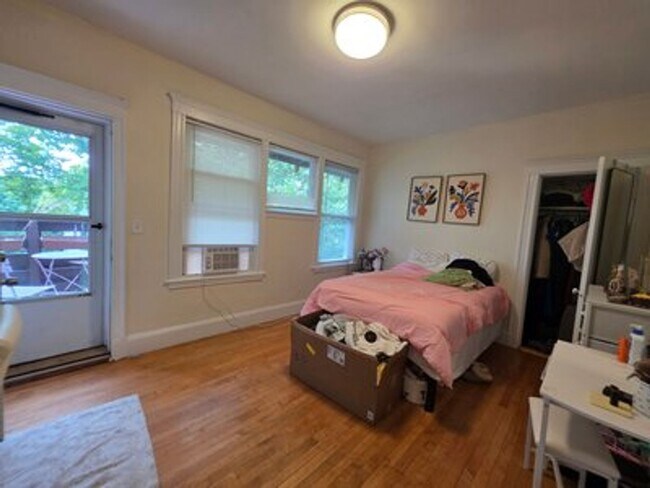 Foto del edificio - Spacious 3 Bed Right in the heart of Washington Square! Close to the C line