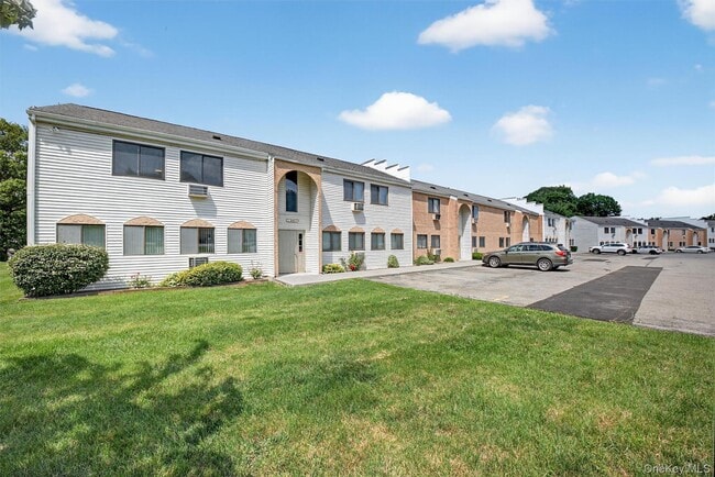 Building Photo - 16 Scarborough Ln