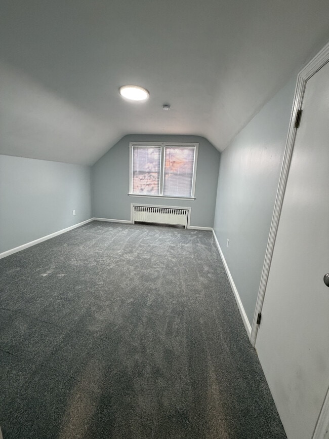 Building Photo - 295 Rosewood Ave