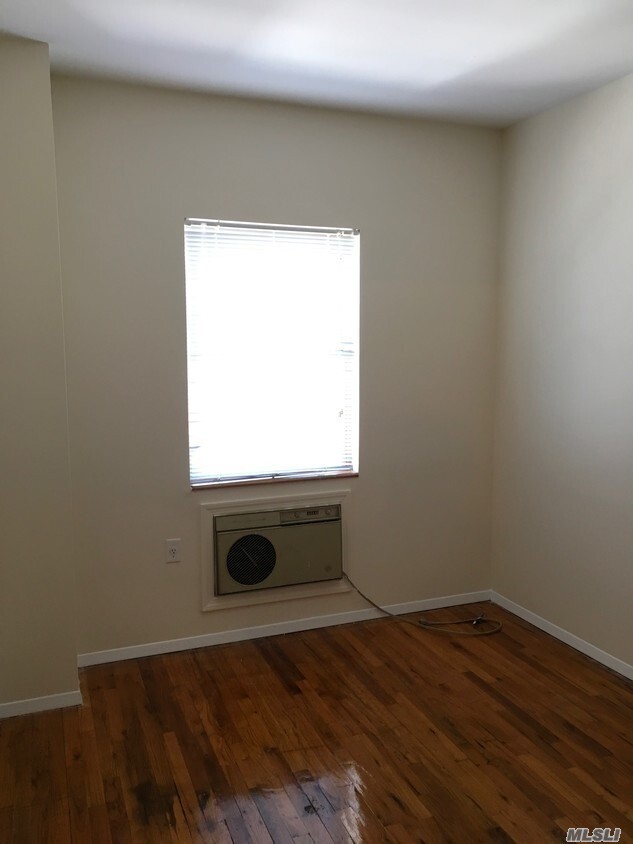Building Photo - 2560 Cropsey Ave