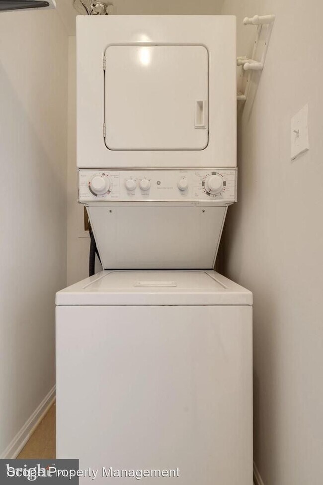 Foto del edificio - 2 br, 2.5 bath House - 4940 Bradley Blvd