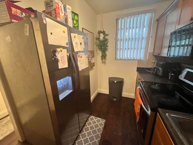 Foto del edificio - 8441 Forest Hills Dr