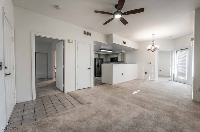 Building Photo - 3400 Cabana Dr