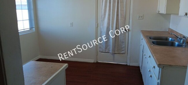 Foto del edificio - 3 Bedroom Home For Rent in Barstow