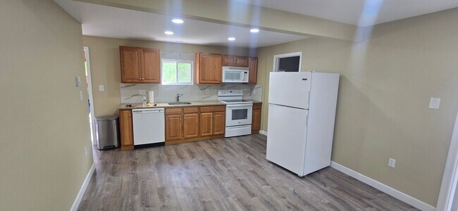 Foto del edificio - 3 Bedroom House with large yard and extra space!