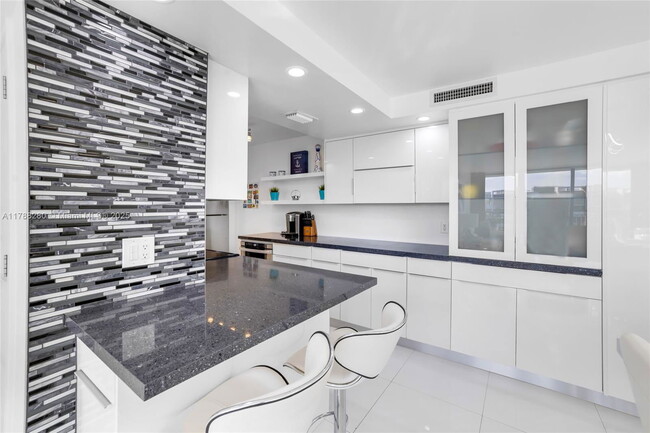 Foto del edificio - 3031 N Ocean Blvd