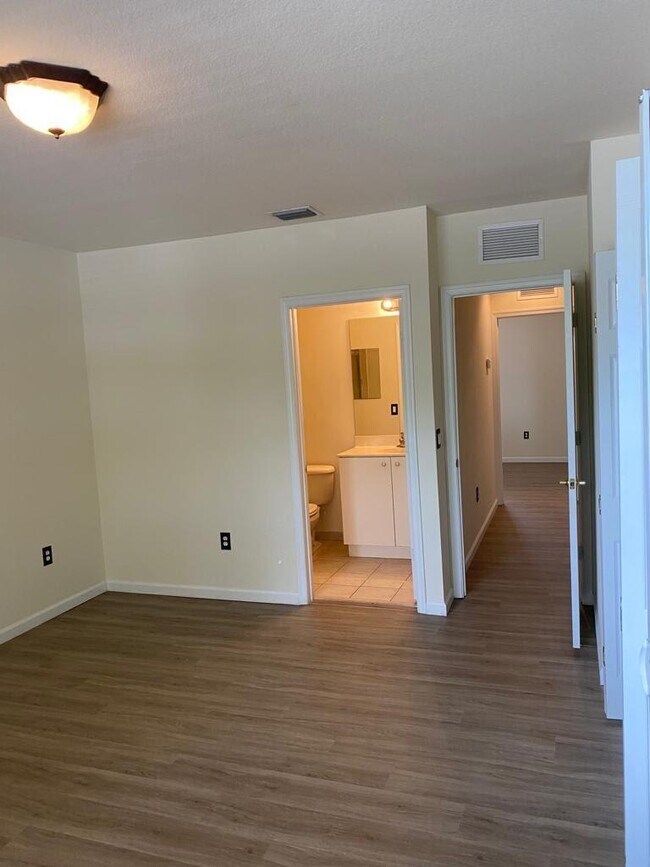 Building Photo - 2766 SW 82nd Ave