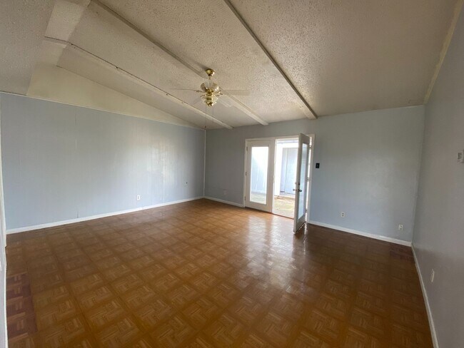 Foto del edificio - Great location!! Dont miss this 3 Bed house with a good rent