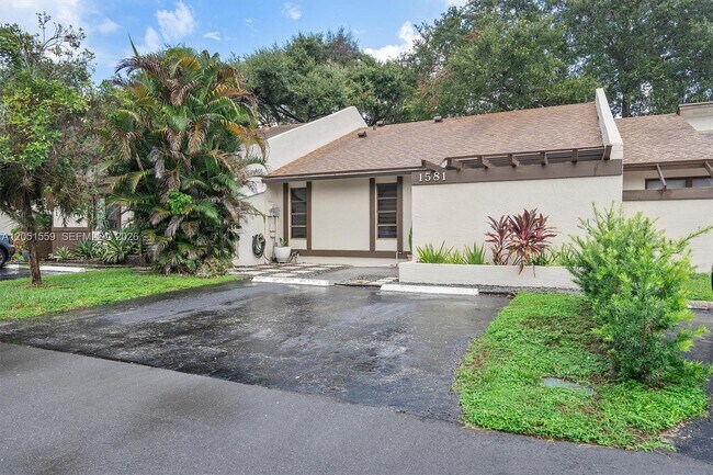 Foto del edificio - 1581 NW 98th Way