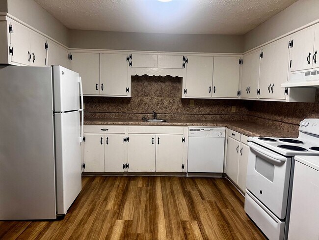 Foto del edificio - 571 Whitehead Rd