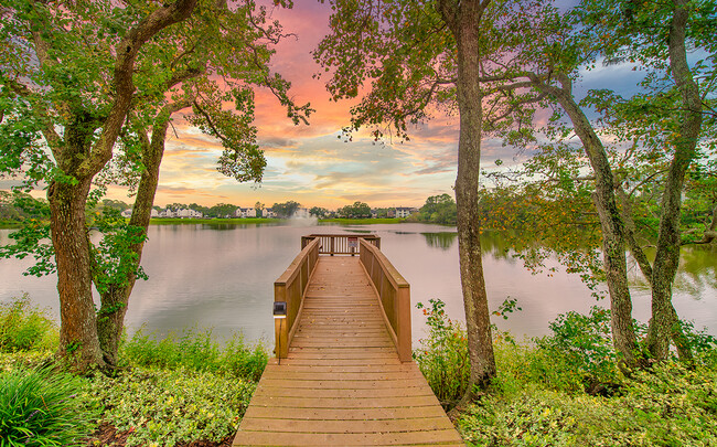 Building Photo - MAA Mandarin Lakes