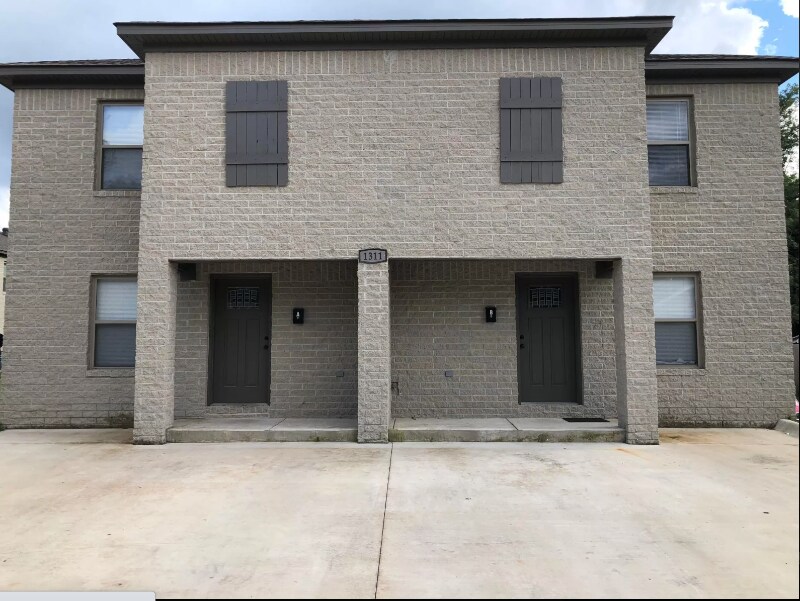 Primary Photo - 1311 W Monroe Ave