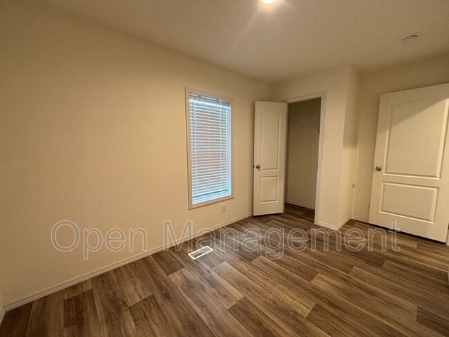 Building Photo - 700 S 12th St