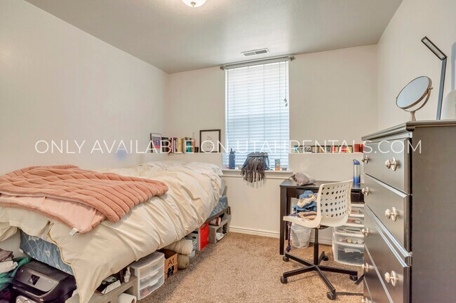 Building Photo - 455 Belmont Pl