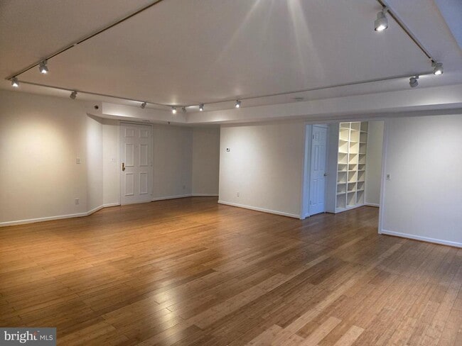 Foto del edificio - 5450 Whitley Park Terrace