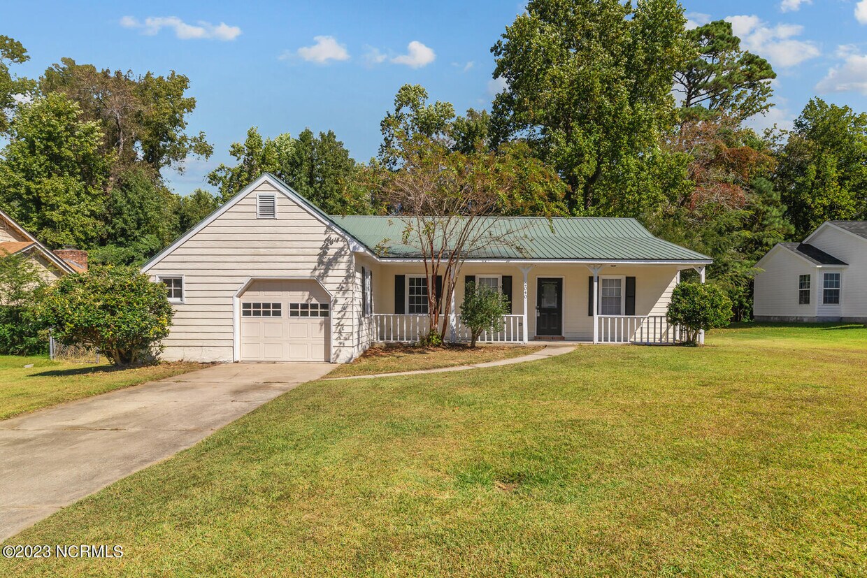 Primary Photo - 2040 Hunters Ridge Dr